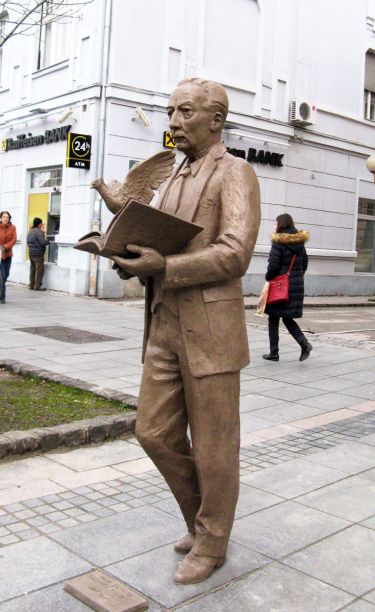 Spomenik Veljku Petroviću by Šeter Igor