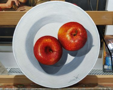 Apples in a plate