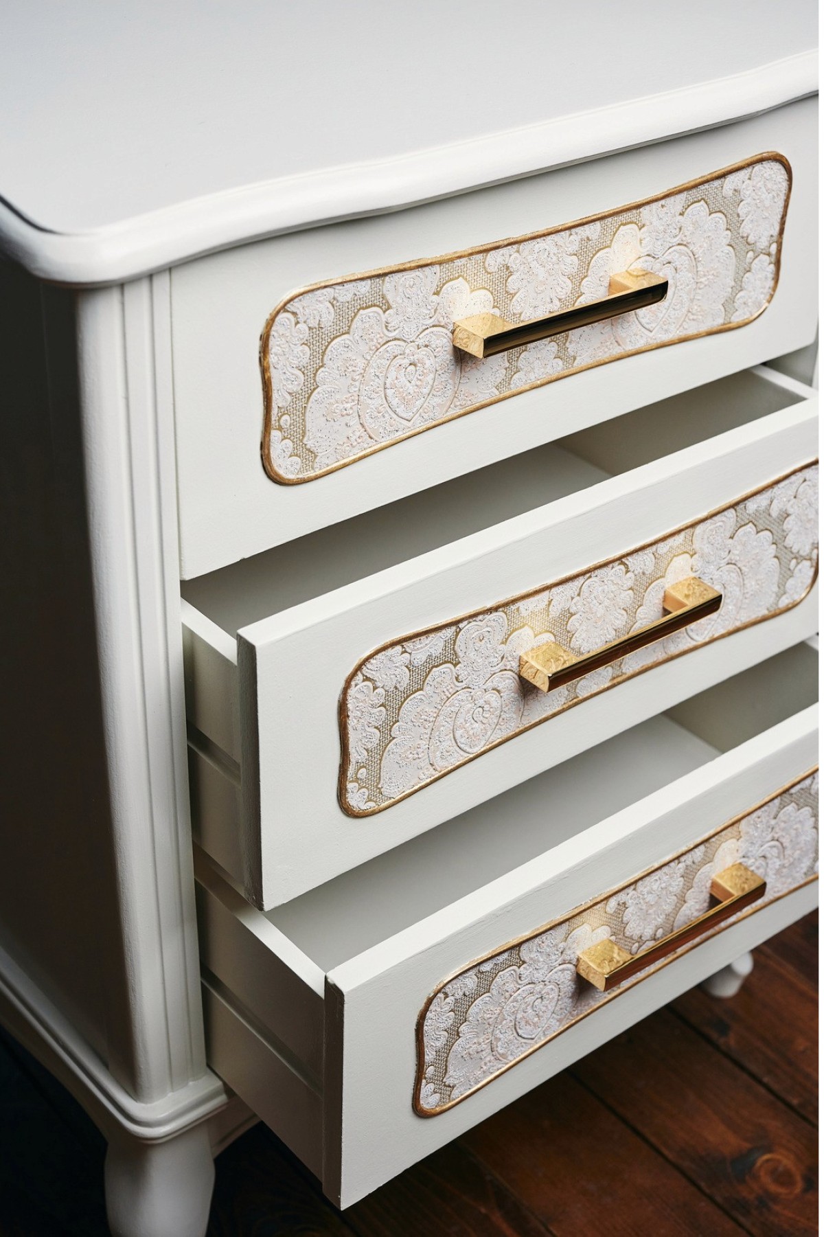 Chest of drawers