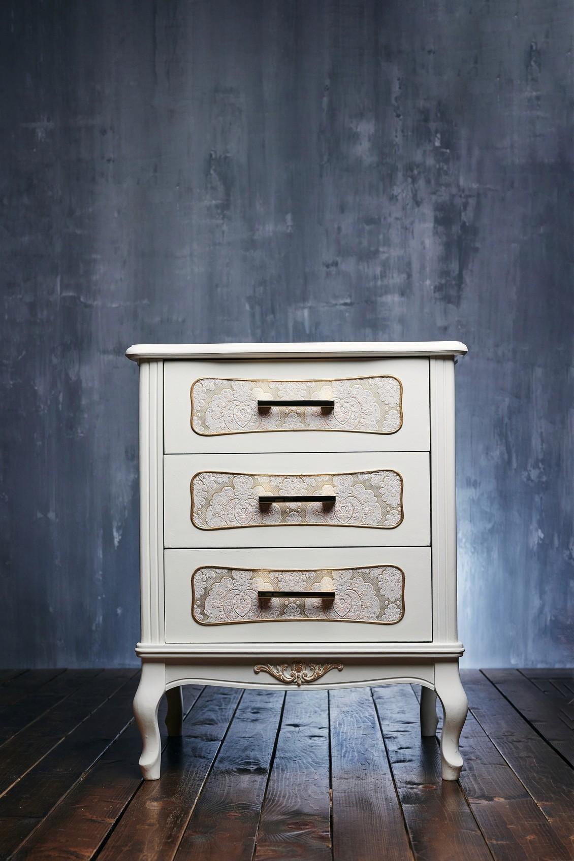 Chest of drawers