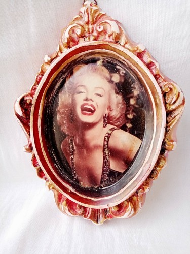 Plaster wall frame with a picture of MM by Maja Živković