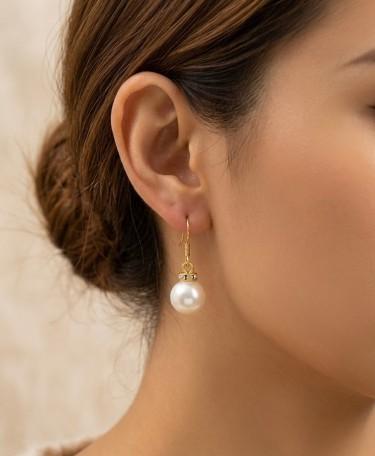 Handmade pearl earrings by Maja D